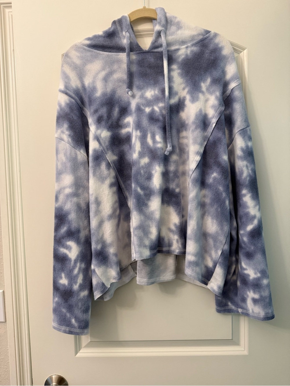 Hooded Pullover Top in Blue and White